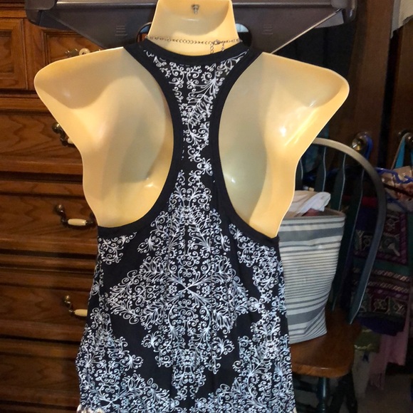 3/20. Trendy edgy top - Picture 4 of 5